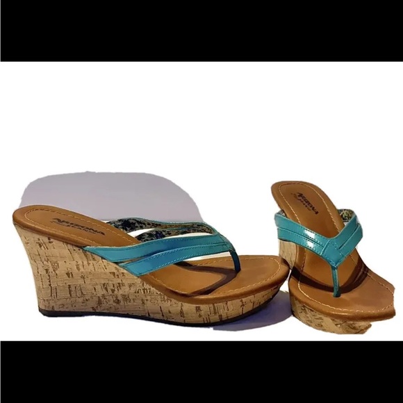 Arizona Jeans Aqua Blue/Floral Wedge Thong Sandal. Size 7.5 - Picture 2 of 6
